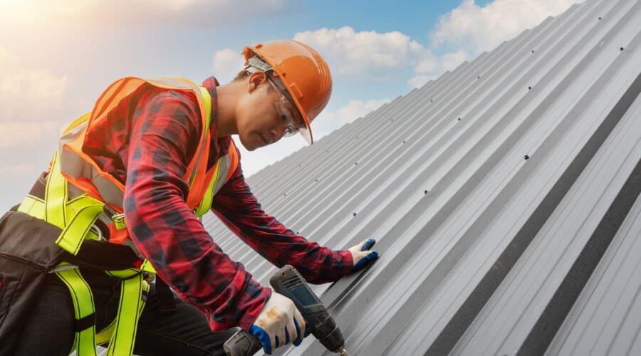 Professional Emergency Roof Repairs services in Leawood, KS